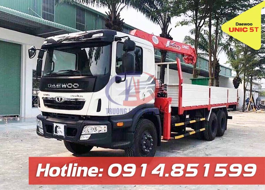 Xe tải Daewoo 3 chân gắn cẩu Unic 5 tấn ỦV550