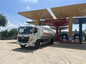 xe hino bồn chở xăng dầu 20 khối