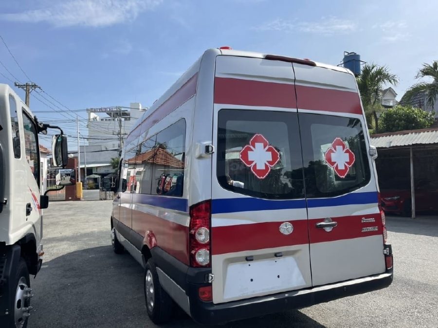 xe cứu thương jac sunray