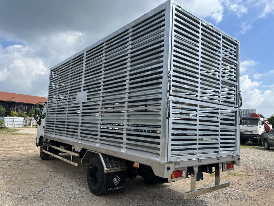hino xzu730l chở vịt đồng 5 tầng