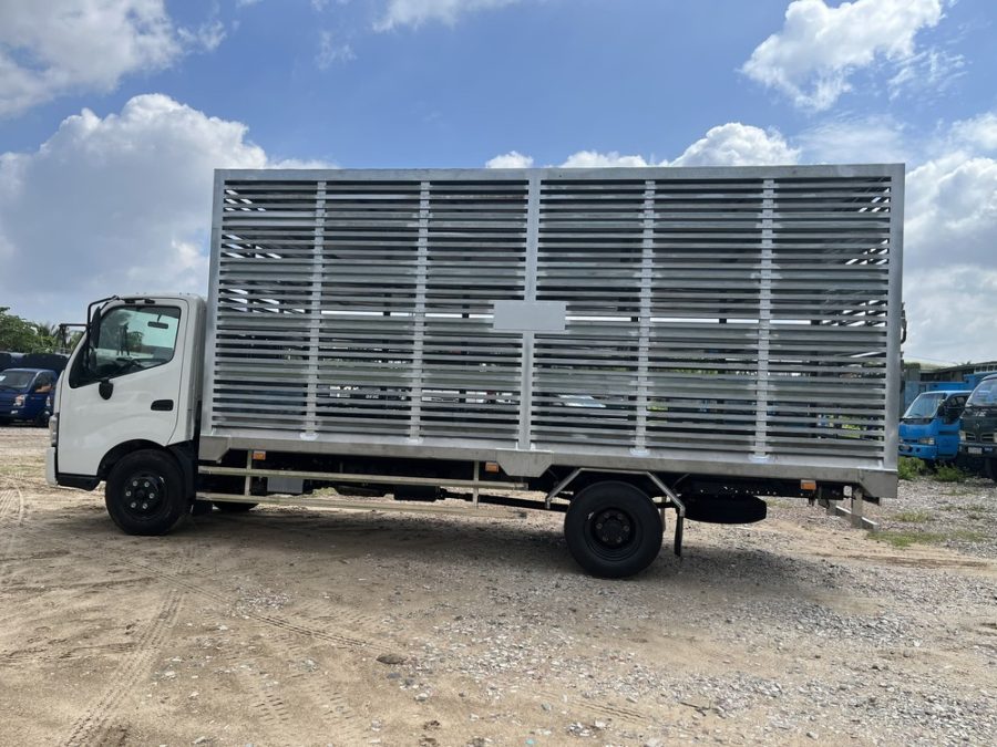 hino xzu730l chở vịt đồng 5 tầng