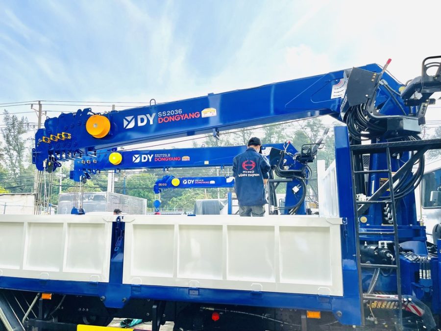 xe cẩu hino fm gắn cẩu dongyang 6 khúc 8 tấn