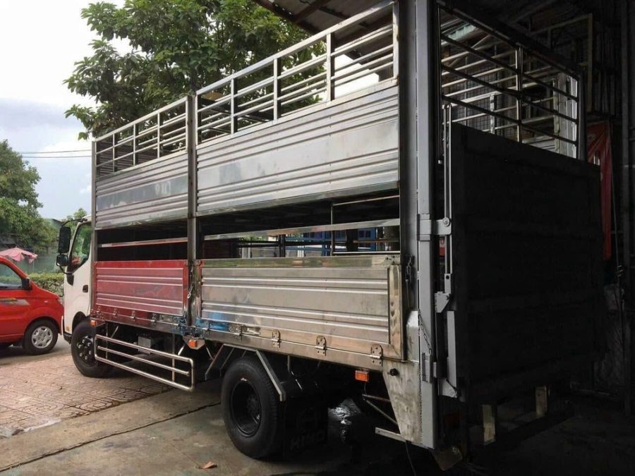 hino xzu720l thùng chở gia súc
