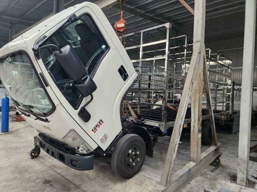 isuzu qkr210 thùng chở gia cầm