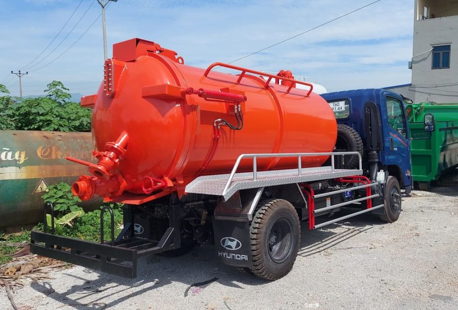 xe hút chất thải đô thành iz500