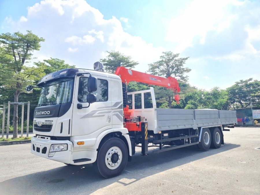 daewoo gắn cẩu kanglim ks1056