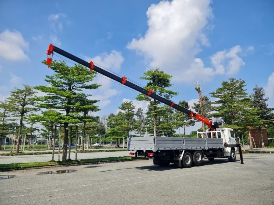 daewoo gắn cẩu kanglim ks1056