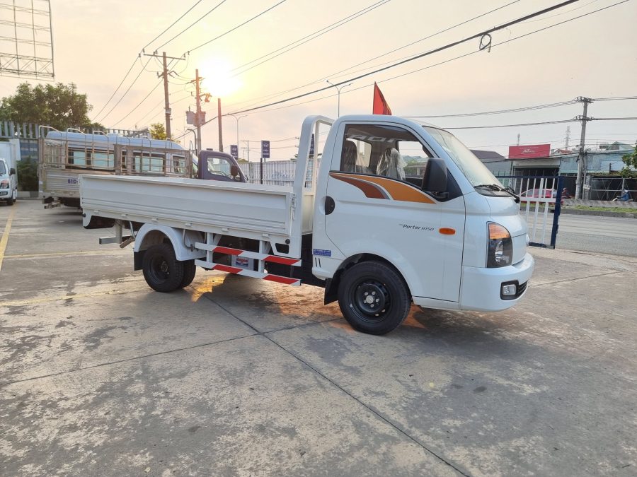 Xe tải Hyundai H150 E5 thùng lửng