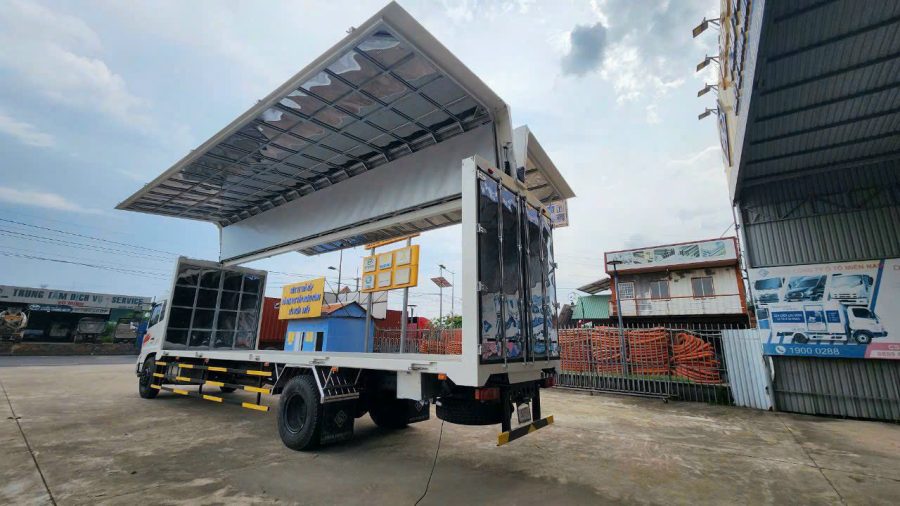 Dongfeng thùng cánh dơi