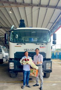 Trường Long Auto Bàn Giao Isuzu FVM 1500 Euro 5 Gắn Cẩu Dongyang SS2037 – 8 Tấn, 7 Khúc