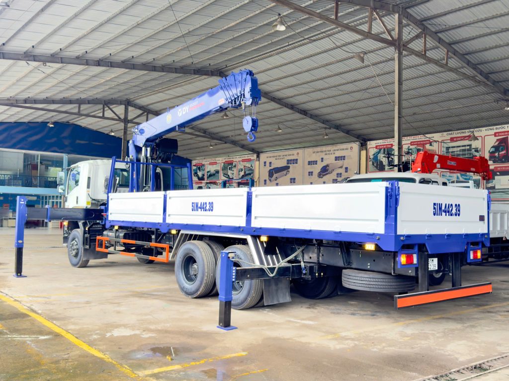 Cẩu Dongyang SS2037 – 8 tấn, 7 khúc