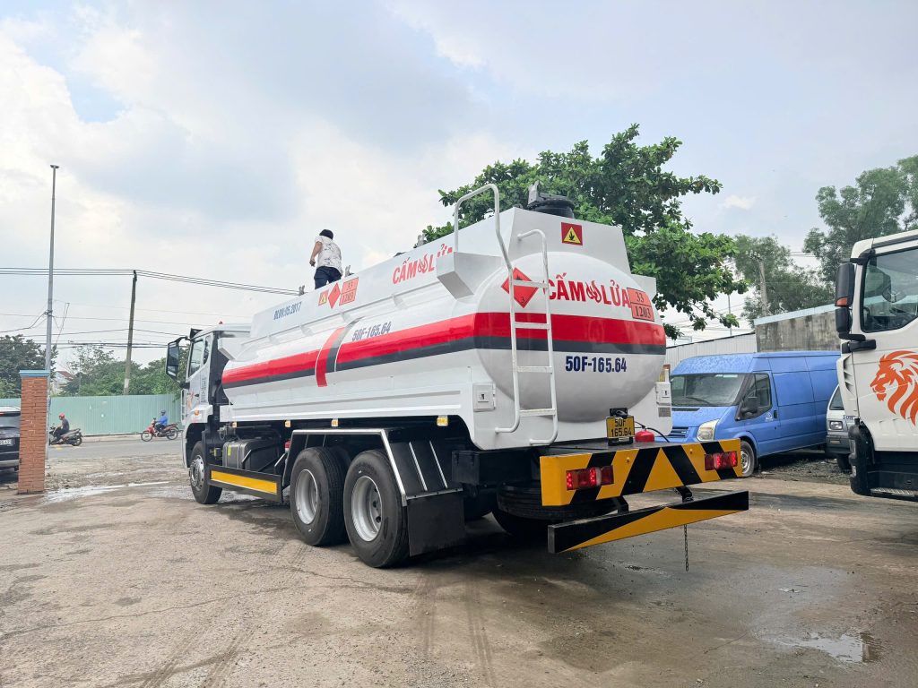Cấu hình xe bồn xăng dầu 18 khối trên nền HOWO 3 chân